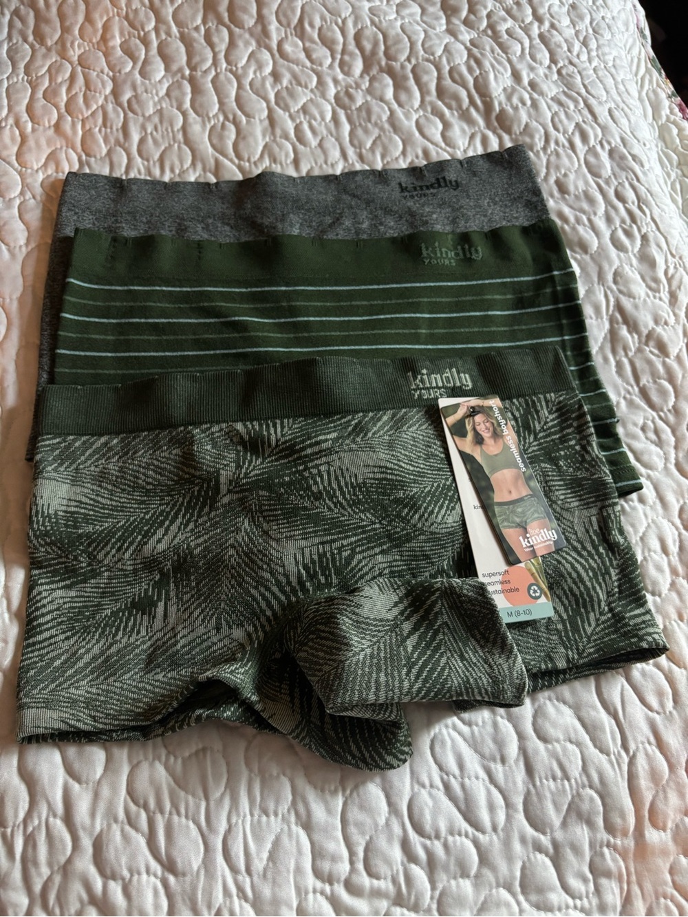 Kindly Yours Olive Green Women's Seamless Bike Shorts - 3-Pack